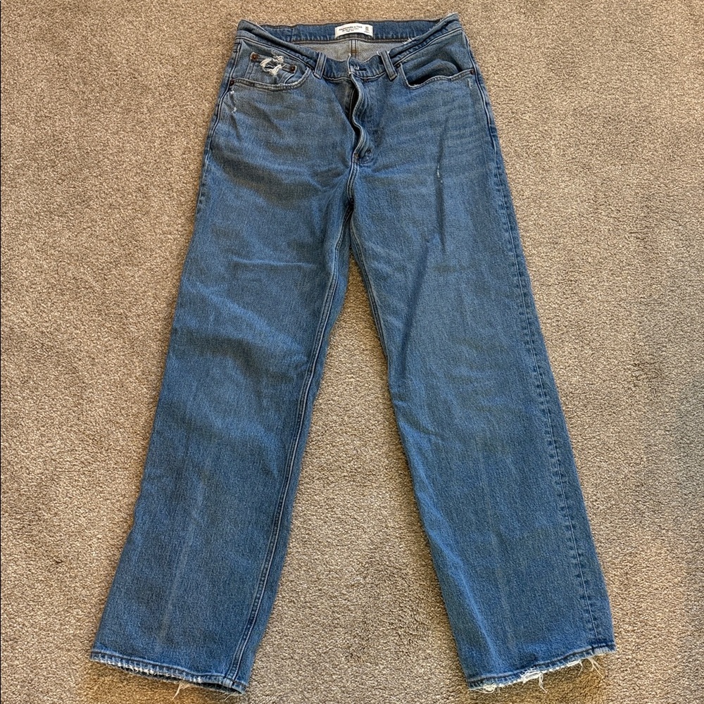 Abercrombie & Fitch “The ‘90s Relaxed Jean High Rise”